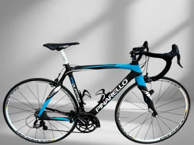 bici da corsa pinarello fp quattro colore nero e azzurro